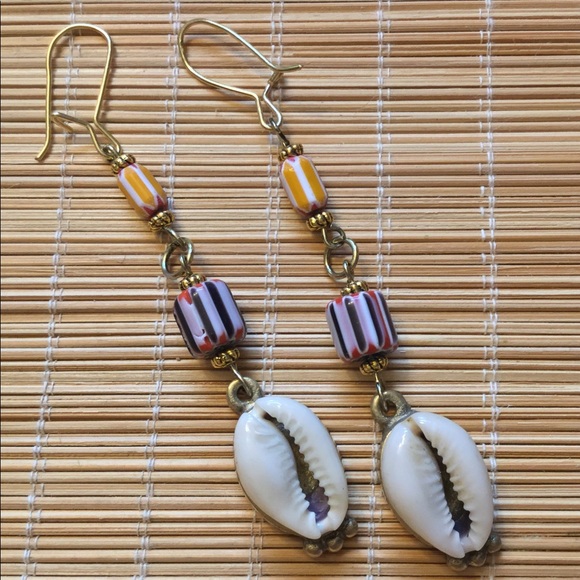 Cowrie shell Earrings - Picture 1 of 2